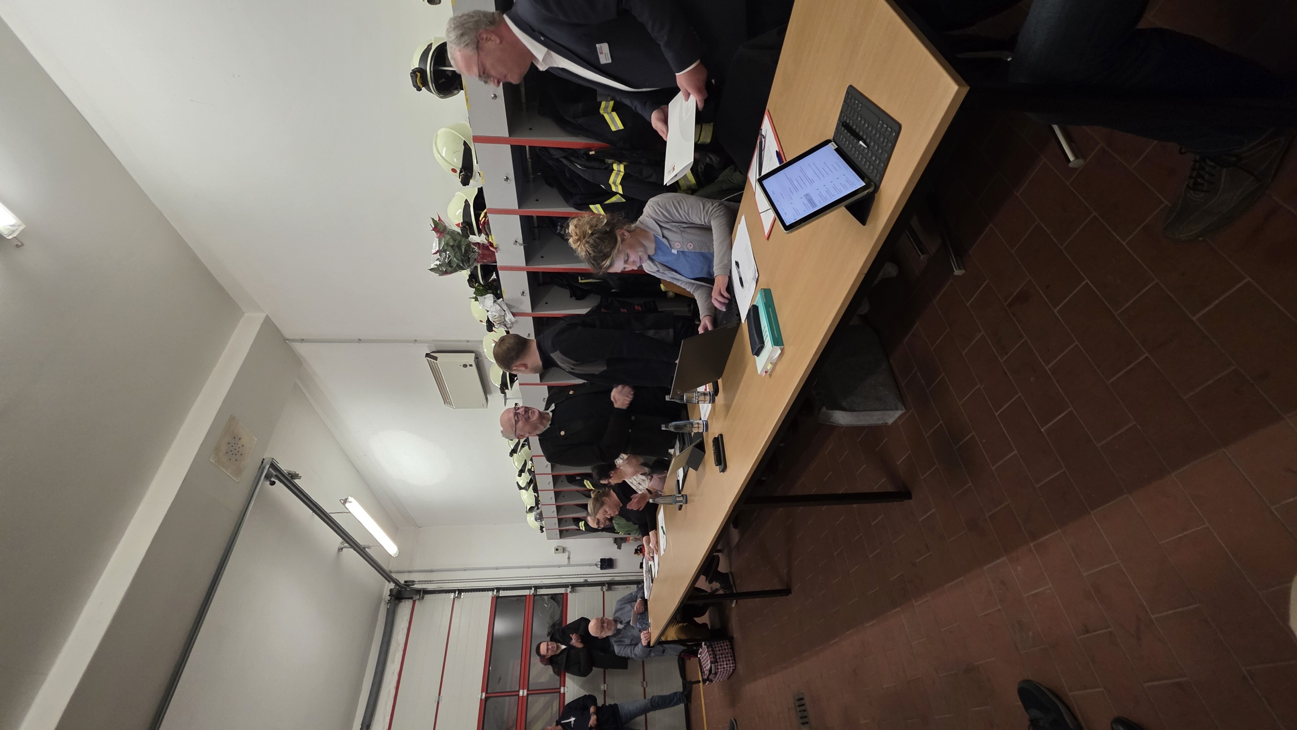 Konrad Haarstrich gratuliert Nils Wilke Rampenthal